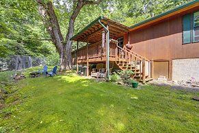 Cozy Waynesville Home w/ Porch by Blue Ridge Pkwy