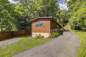 Cozy Waynesville Home w/ Porch by Blue Ridge Pkwy