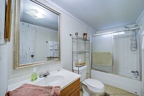 Cozy Waynesville Home w/ Porch by Blue Ridge Pkwy