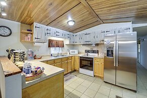 Cozy Waynesville Home w/ Porch by Blue Ridge Pkwy