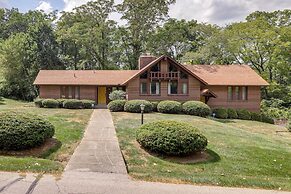 Retro Ohio Home on 1-acre Property