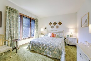 Retro Ohio Home on 1-acre Property