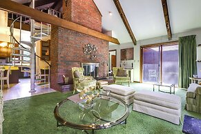 Retro Ohio Home on 1-acre Property