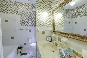 Retro Ohio Home on 1-acre Property