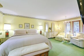 Retro Ohio Home on 1-acre Property