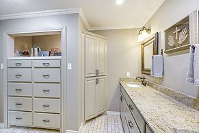 Del Rio Home w/ Large Yard, BBQ + Fireplace!