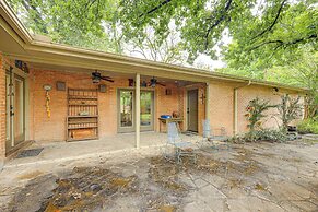 Del Rio Home w/ Large Yard, BBQ + Fireplace!