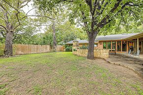 Del Rio Home w/ Large Yard, BBQ + Fireplace!