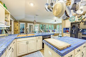 Del Rio Home w/ Large Yard, BBQ + Fireplace!