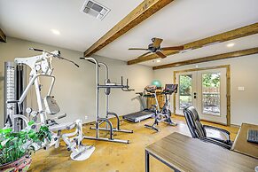 Del Rio Home w/ Large Yard, BBQ + Fireplace!