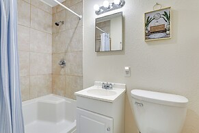 Venice Home w/ Fenced Yard: 4 Mi to Beach!