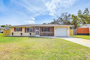Venice Home w/ Fenced Yard: 4 Mi to Beach!