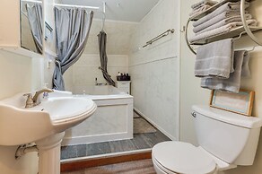 Cozy Clear Lake Home - Walk to Town & Boat Dock!