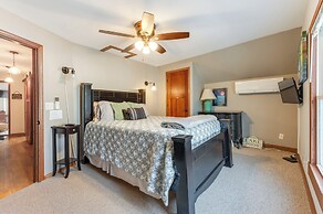 Cozy Clear Lake Home - Walk to Town & Boat Dock!