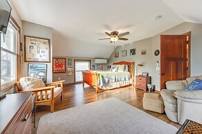 Cozy Clear Lake Home - Walk to Town & Boat Dock!
