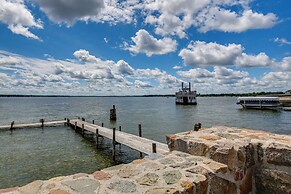 Cozy Clear Lake Home - Walk to Town & Boat Dock!