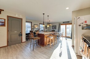 Cozy Clear Lake Home - Walk to Town & Boat Dock!