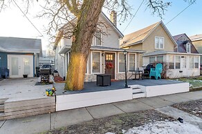 Cozy Clear Lake Home - Walk to Town & Boat Dock!