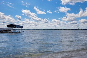 Cozy Clear Lake Home - Walk to Town & Boat Dock!