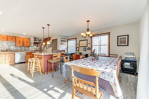 Cozy Clear Lake Home - Walk to Town & Boat Dock!