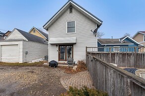 Cozy Clear Lake Home - Walk to Town & Boat Dock!