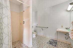 Lake City Studio: Walk to Engelwood Beach & Town