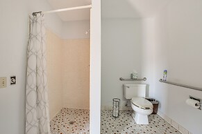 Lake City Studio: Walk to Engelwood Beach & Town