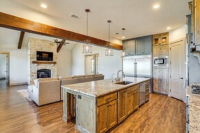 Elegant 'sunset Meadow Ranch' in Texas w/ Hot Tub
