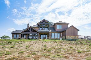 Elegant 'sunset Meadow Ranch' in Texas w/ Hot Tub