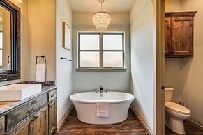 Elegant 'sunset Meadow Ranch' in Texas w/ Hot Tub