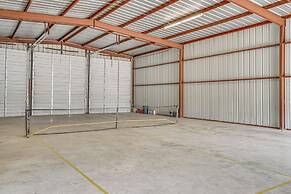 Elegant 'sunset Meadow Ranch' in Texas w/ Hot Tub