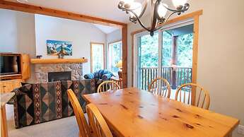 Stone Creek Chalet by Fernie Lodging CO