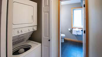 Stone Creek Chalet by Fernie Lodging CO