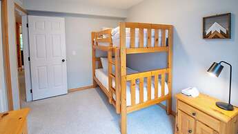 Stone Creek Chalet by Fernie Lodging CO