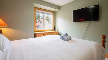 Stone Creek Chalet by Fernie Lodging CO