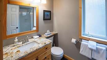 Stone Creek Chalet by Fernie Lodging CO