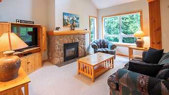 Stone Creek Chalet by Fernie Lodging CO