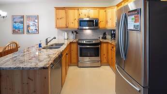 Stone Creek Chalet by Fernie Lodging CO