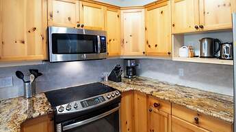 Stone Creek Chalet by Fernie Lodging CO