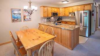 Stone Creek Chalet by Fernie Lodging CO