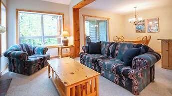 Stone Creek Chalet by Fernie Lodging CO