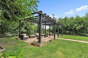 Brikctoria 1100 5 Bedroom Home