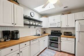 Cozy 2br Condo - Beachside Bliss With Yard Space 2 Bedroom Condo