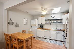 Cozy 2br Condo - Beachside Bliss With Yard Space 2 Bedroom Condo