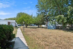 Cozy 2br Condo - Beachside Bliss With Yard Space 2 Bedroom Condo