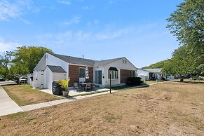 Cozy 2br Condo - Beachside Bliss With Yard Space 2 Bedroom Condo