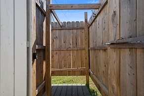 Cozy 2br Condo - Beachside Bliss With Yard Space 2 Bedroom Condo