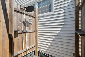 Cozy 2br Condo - Beachside Bliss With Yard Space 2 Bedroom Condo