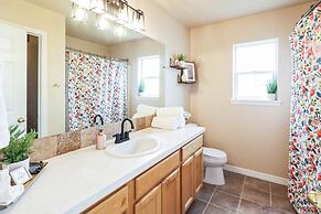 Cozy Corner Oasis With Hot Tub 4 Bedroom Home