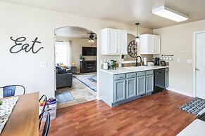 Cozy Corner Oasis With Hot Tub 4 Bedroom Home